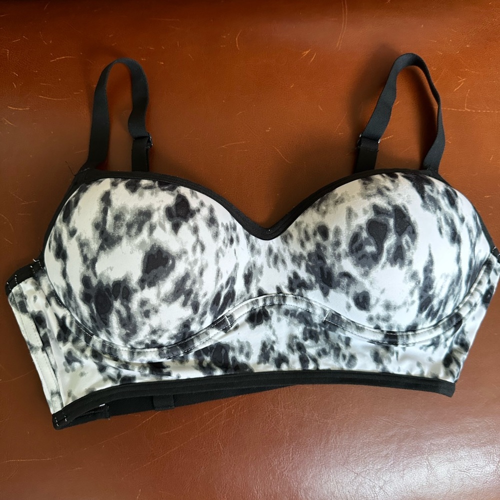 Victoria’s Secret caged back padded sports bra Medium